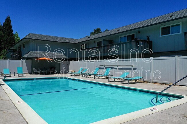 Building Photo - 998 Ignacio Blvd