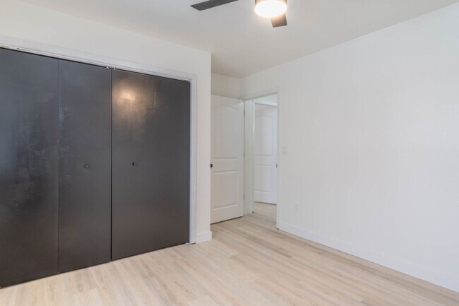 Building Photo - 3 Bedroom Single Family