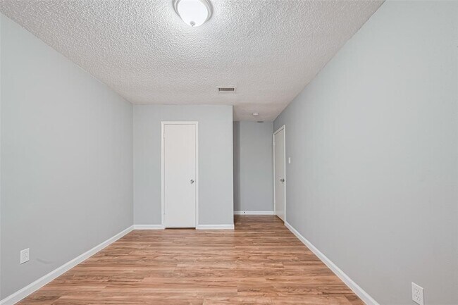 Building Photo - 6452 Kentwick Dr
