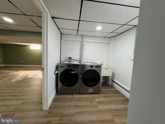 Building Photo - 53 N Post Rd