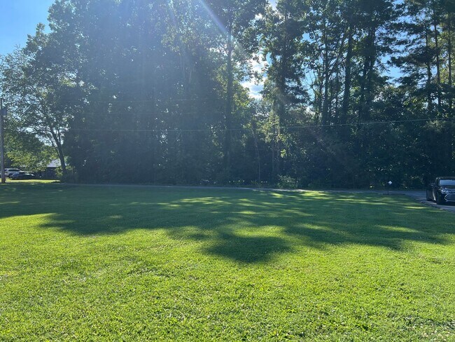 Building Photo - 2 bedroom, 1.5full bath House for rent on ...