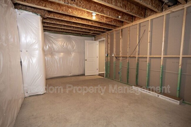 Building Photo - 2425 Morgans Point Dr