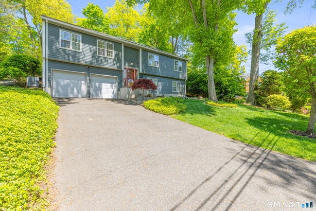 Building Photo - 15 Lancer Rd