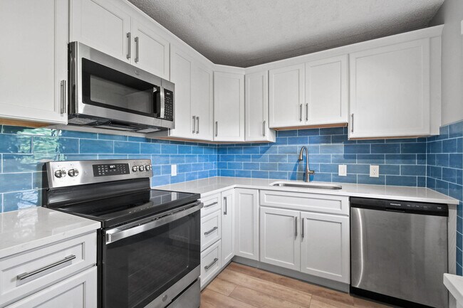 Building Photo - 225 S Beach Rd