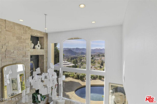 Building Photo - 987 Brookview Ave