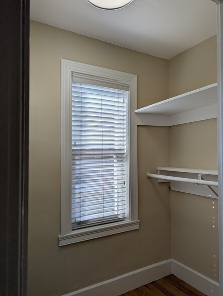 Building Photo - 9 Wall St