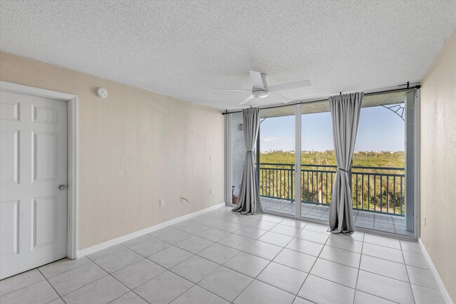 Building Photo - Spacious 2BR/2BA in Salt Ponds Condo – Unf...