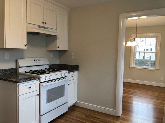 Building Photo - 286 Lagrange St