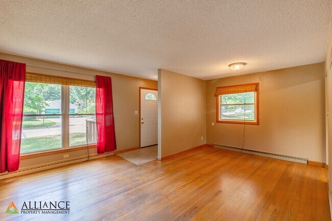 Building Photo - 1526 Jarvis Dr