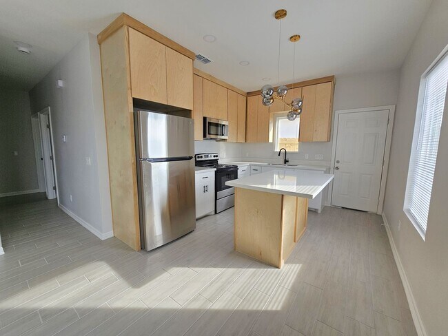 Building Photo - 1019 N Woodson Ave