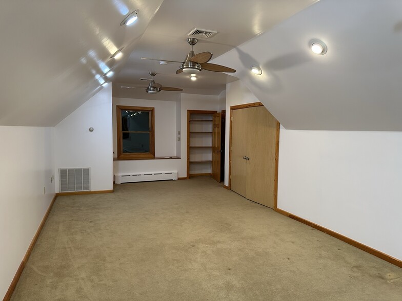 Building Photo - 160 6th Ave