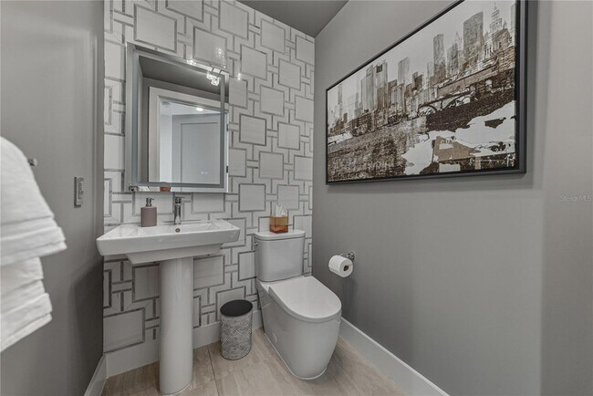 Building Photo - 275 1st Ave S