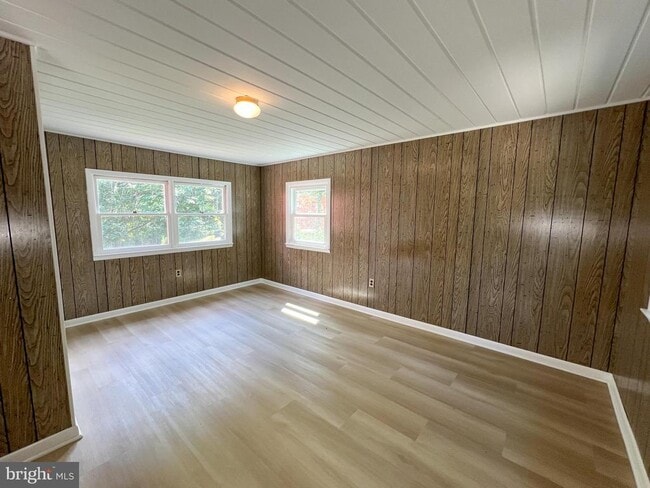 Building Photo - 10001 Woodhill Rd