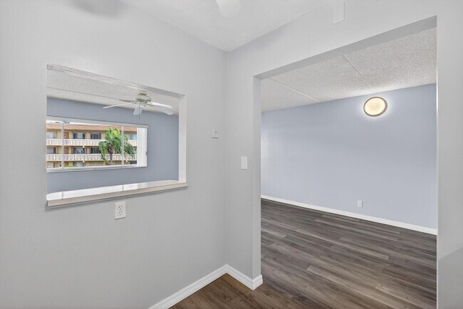 Building Photo - 700 Village Green Ct