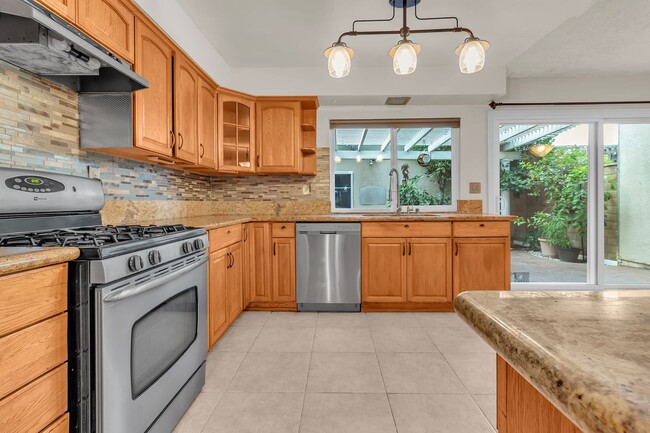 Building Photo - 1428 Camelot Dr