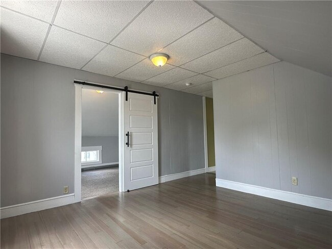 Building Photo - 296 Canonicus St
