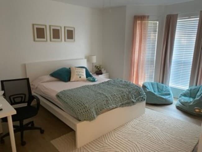 Building Photo - Inner-Bubble Living — Steps from Baylor University