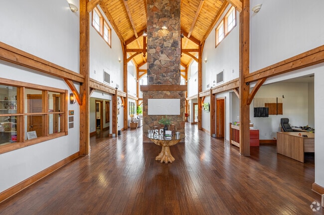 Lobby Photo - Westshore Colony