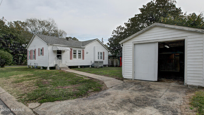 Building Photo - 241 Henry St