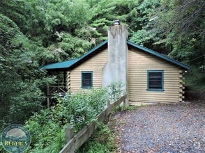 Building Photo - Log Home in Alpine Acres