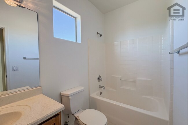 Building Photo - 4Bed/2.5 Bath House at Greenway/75th Ave! Ready for Immediate Move-In! -- Gated Community!