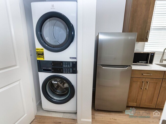 Building Photo - Charming 2-Bedroom, 3.5-Bathroom Home in Hillsboro