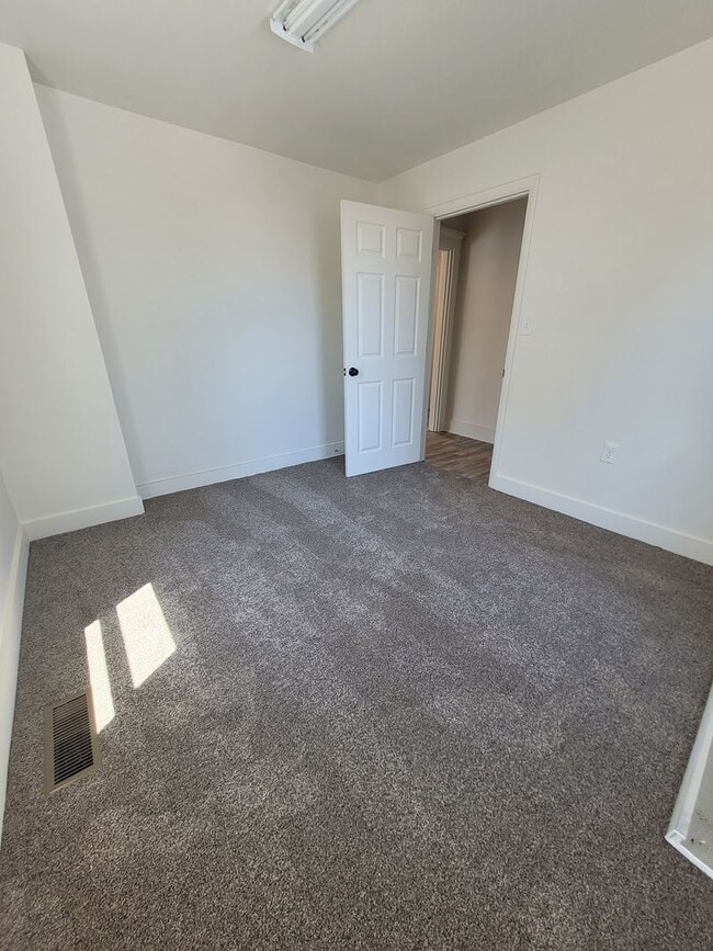 Building Photo - Newly renovated 3 bedroom Townhome - Gordonville