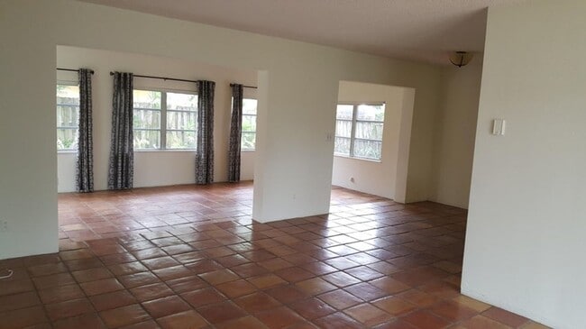 Building Photo - 1132 SW 3rd St