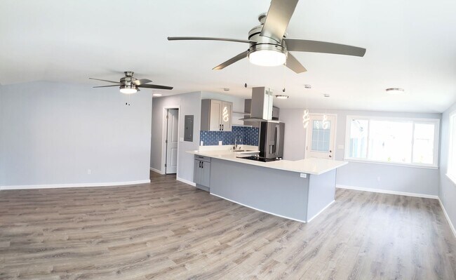 Building Photo - 430B Manono St