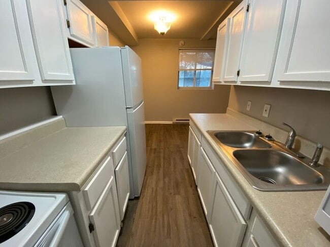 Building Photo - 1 Bed / 1 Bath Renovated Condo in South Nashville! Close to laundry! Surrounded by woods!