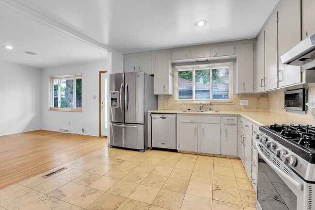 Building Photo - $3,000.00, 3 Bed, 3 Bath, Single Family Ho...