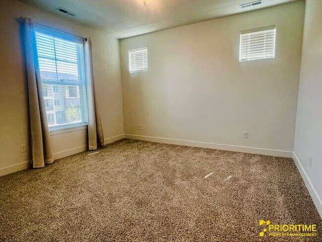 Building Photo - 13713 S Hanley Ln