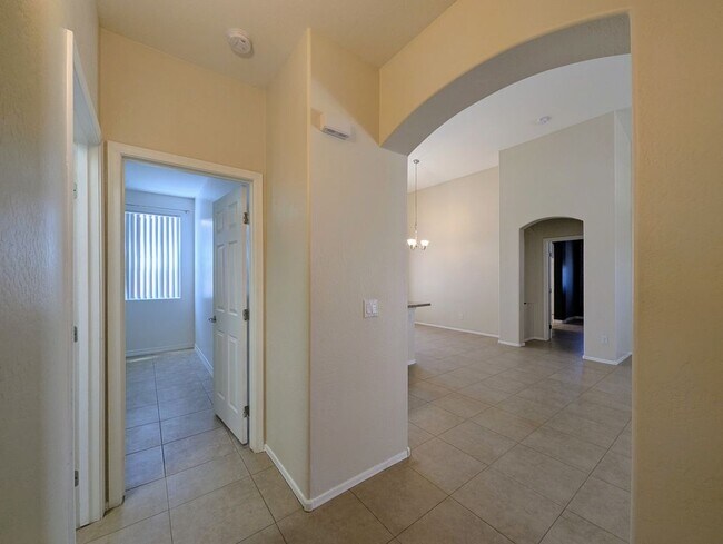 Building Photo - 3731 W St Kateri Dr