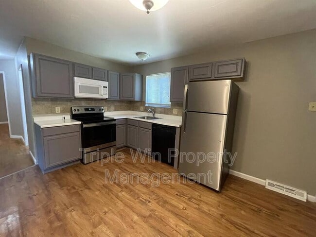 Building Photo - 10203 Trio Ln