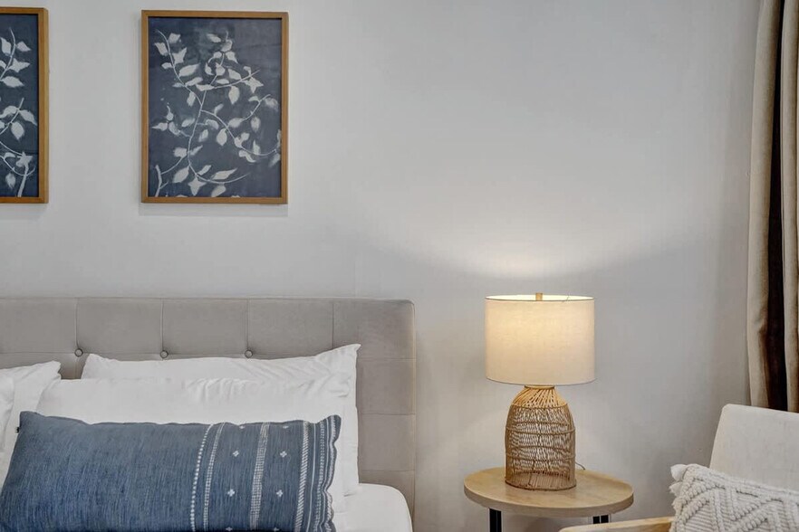 Building Photo - 851 N Surf Rd