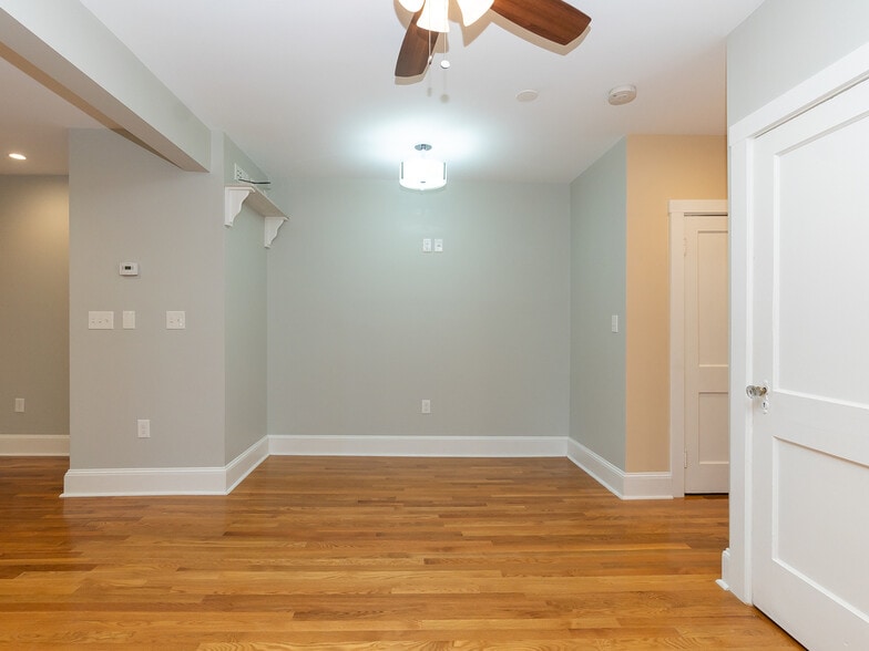 Building Photo - 20 Manley St