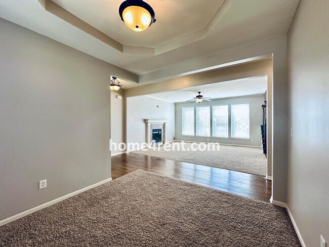 Building Photo - Gorgeous Olathe, 5 BR Home w/ Wood floors,...