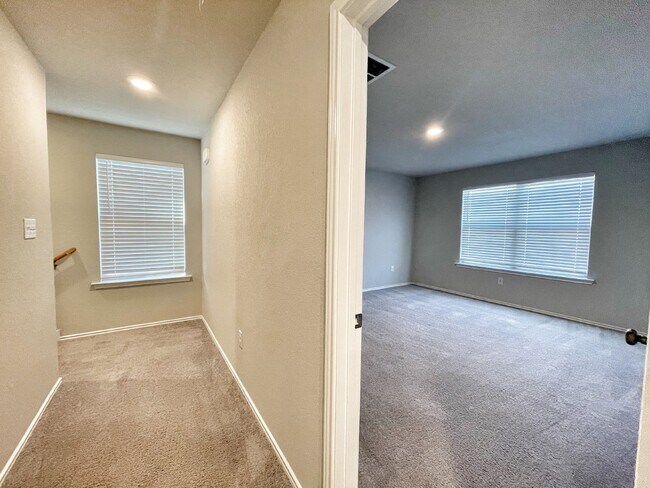 Building Photo - Adorable home located in the community of ...