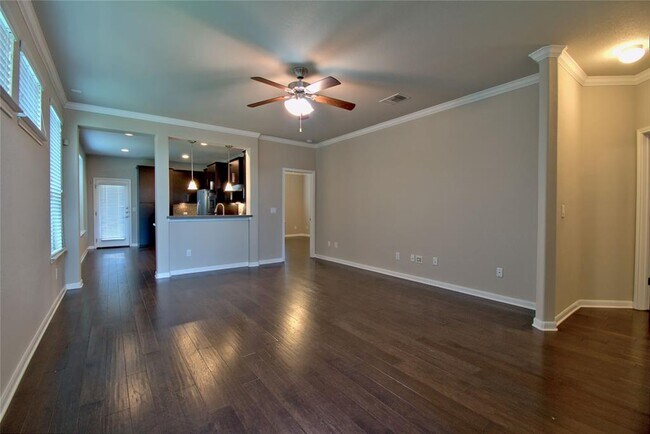 Building Photo - 504 Hummingbird Ln