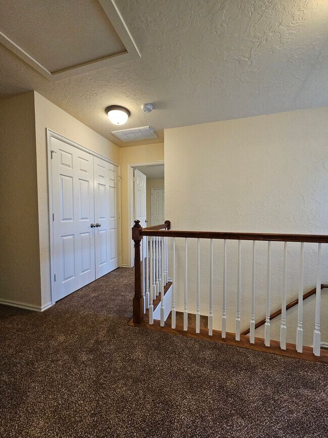 Building Photo - 867 Rambling Oaks Dr