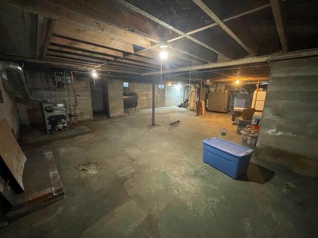 Building Photo - 290 Killington Ave