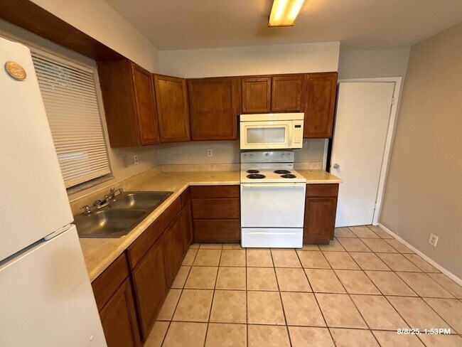 Building Photo - 4058 Minoso St