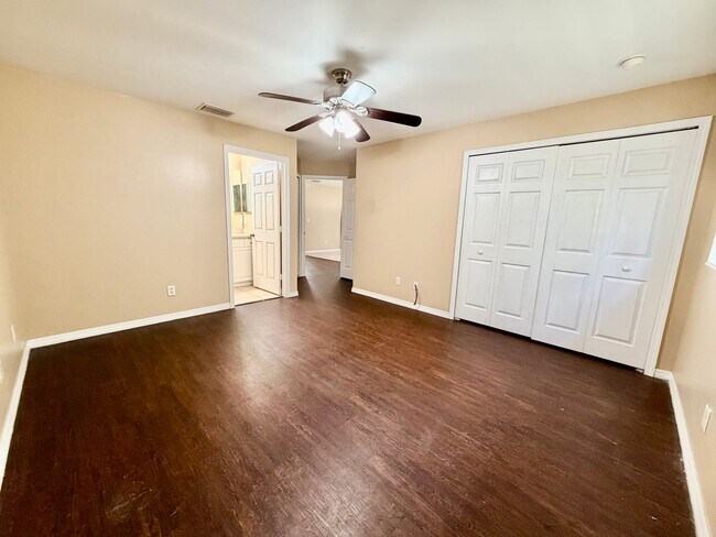 Building Photo - Charming 3BR/2BA Lehigh Acres Duplex with 1-Car Garage | Lawn Care & Salt Service Included