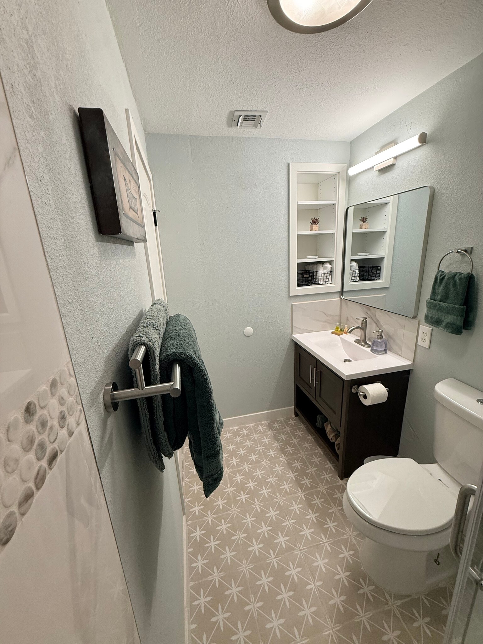 Bathroom - 130 S Hibbert