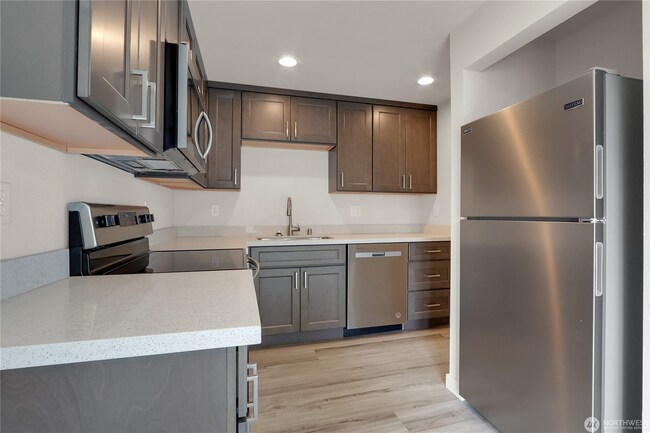 Building Photo - 3302 McKinley Ave