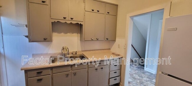 Building Photo - 103 Lincoln St