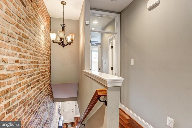 Building Photo - 603 S Streeper St