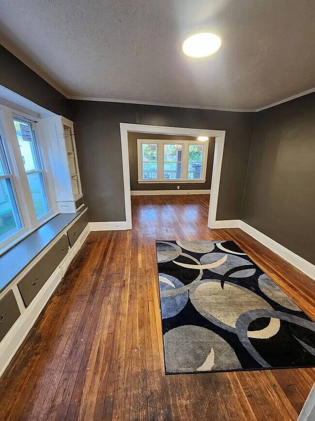 Building Photo - 3658 E 143rd St