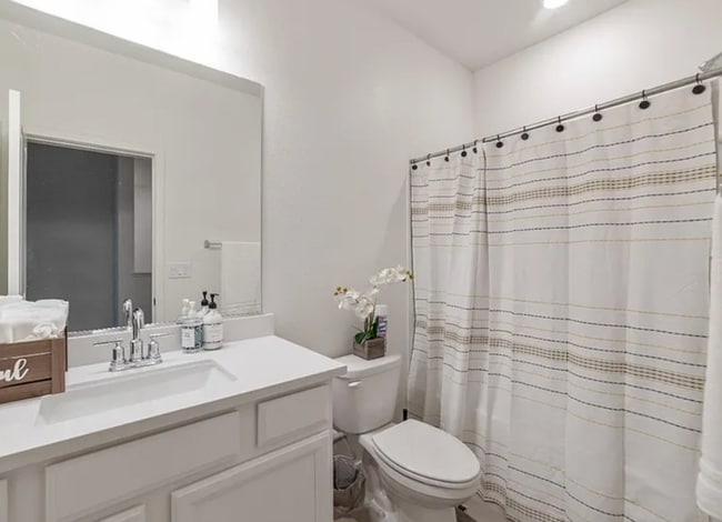 Building Photo - STUNNING 3/2.5 (Natomas)! Gym, Pool, Solar...