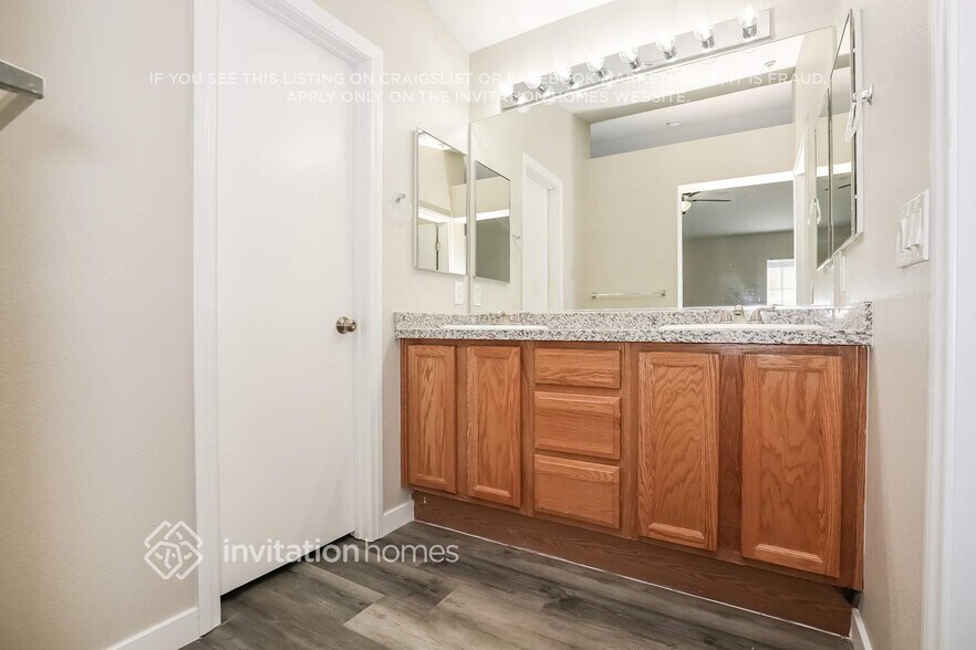 Building Photo - 620 Desert Silk Ct